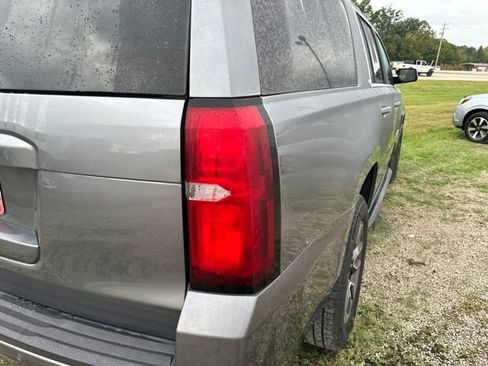 Used 2019 Chevrolet Suburban LT RWD image 15