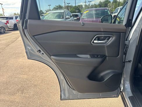Used 2022 Nissan Rogue Platinum w/ Head-Up Display Package AWD/4WD image 26