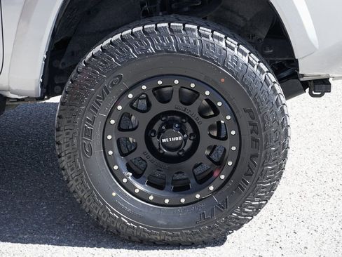 Used 2018 Toyota Tacoma SR5 image 36