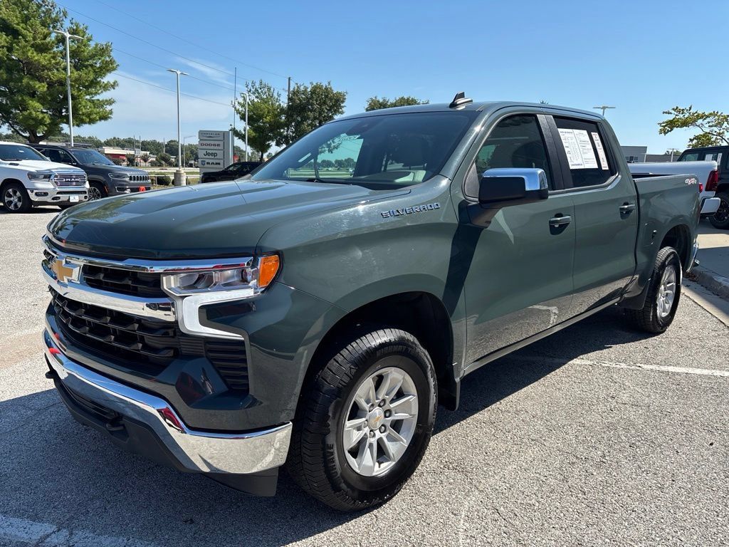 Used 2025 Chevrolet Silverado 1500 LT AWD/4WD image 8