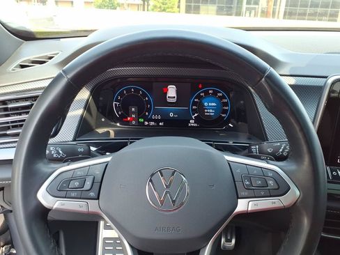 Used 2024 Volkswagen Atlas Cross Sport SEL Premium R-Line AWD/4WD image 10