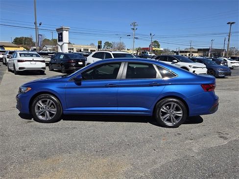 Used 2024 Volkswagen Jetta SE w/ Panoramic Sunroof Package image 4