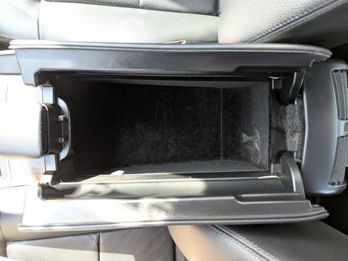 Used 2010 Mercedes-Benz E 350 4MATIC Sedan image 30
