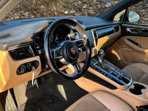 Used 2018 Porsche Macan image 12