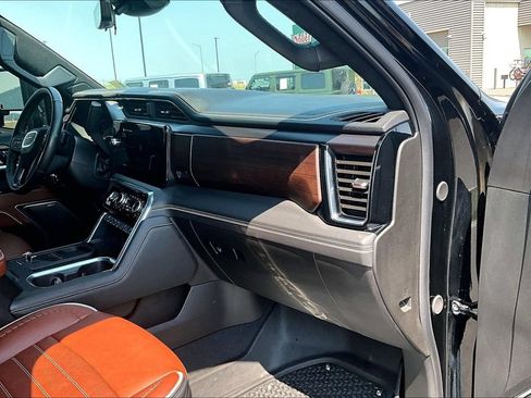 Used 2025 GMC Sierra 3500 Denali Ultimate AWD/4WD image 17