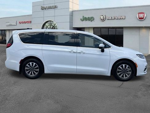 Used 2023 Chrysler Pacifica Touring-L FWD image 8
