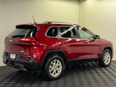 Used 2017 Jeep Cherokee Latitude w/ Comfort/Convenience Group AWD/4WD image 2