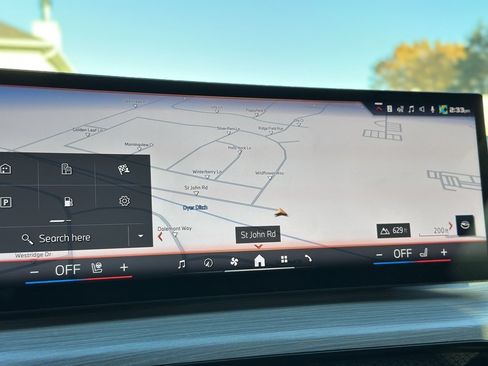 Used 2025 BMW 440i xDrive Convertible w/ Premium Package image 41