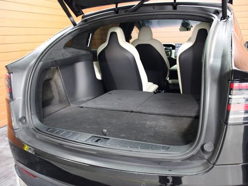 Used 2023 Tesla Model X image 18