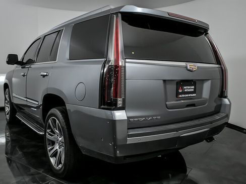 Used 2019 Cadillac Escalade Luxury AWD/4WD image 8