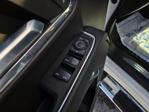 Used 2023 GMC Sierra 1500 SLE image 12