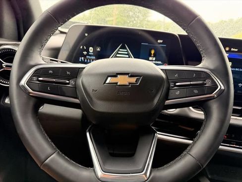 Used 2025 Chevrolet Equinox LT AWD/4WD image 13
