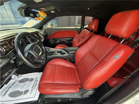 Used 2019 Dodge Challenger SXT image 18