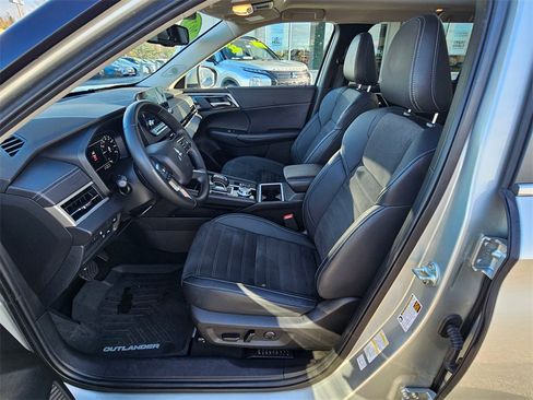 Used 2023 Mitsubishi Outlander SE image 17