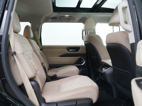 Used 2025 Nissan Armada Platinum image 13