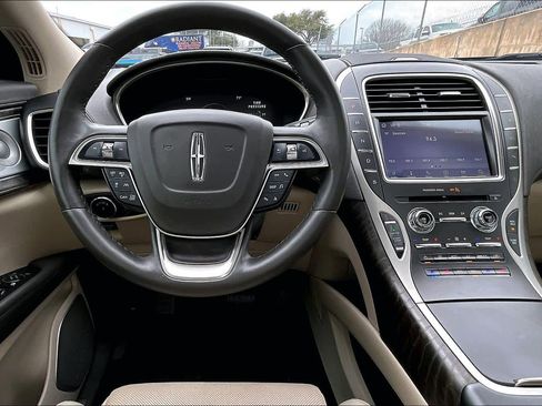 Used 2020 Lincoln Nautilus Reserve w/ Equipment Group 202A image 6