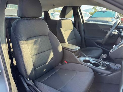 Used 2017 Chevrolet Malibu LT image 28
