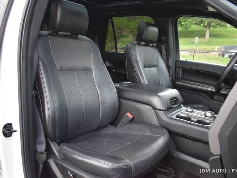 Used 2018 Ford Expedition Max XLT w/ Equipment Group 202A AWD/4WD image 13