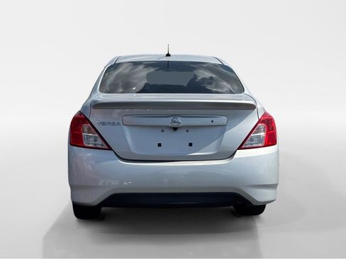 Used 2015 Nissan Versa S FWD image 5
