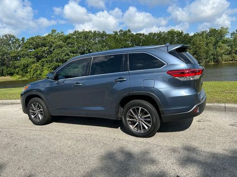 Used 2018 Toyota Highlander XLE FWD image 3