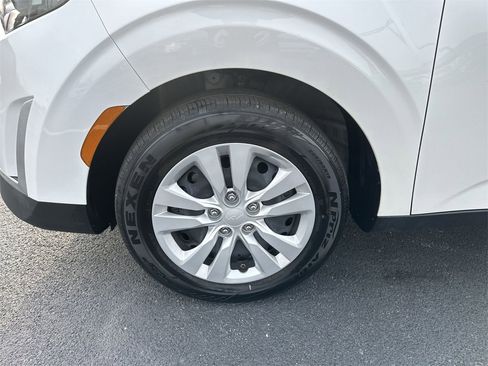 Used 2024 Kia Soul LX image 10