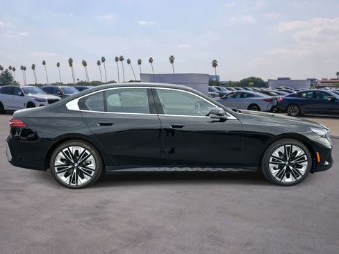 New 2026 BMW 530i w/ Convenience Package image 4