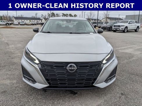 Used 2024 Nissan Altima 2.5 SV image 7