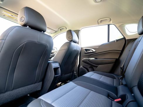 Used 2025 Chevrolet Trax LT w/ Driver Confidence Package image 27