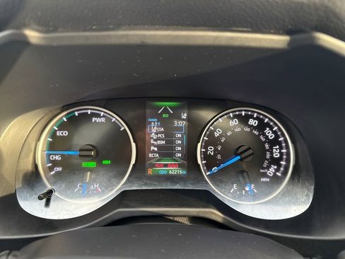 Used 2021 Toyota RAV4 XLE Premium image 23