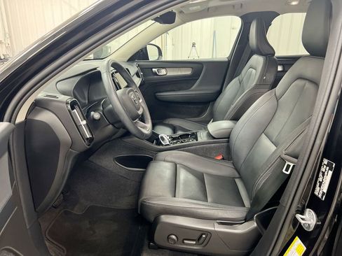 Used 2024 Volvo XC40 B5 Plus AWD/4WD image 19