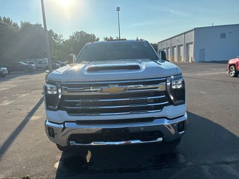 Used 2026 Chevrolet Silverado 2500 LTZ w/ LTZ Convenience Package AWD/4WD image 4