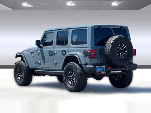 Used 2025 Jeep Wrangler Unlimited Rubicon AWD/4WD image 3