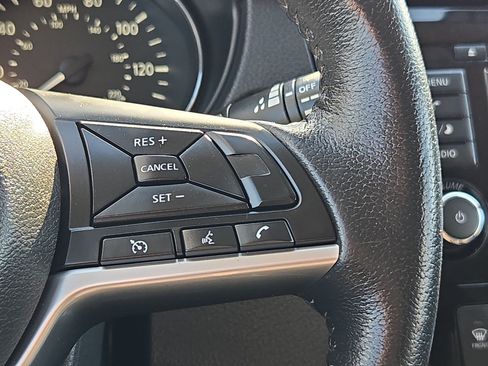 Used 2020 Nissan Rogue SV FWD image 18