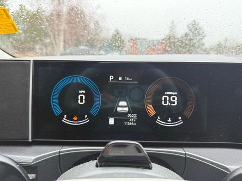 Certified 2025 Hyundai Santa Fe SEL image 14