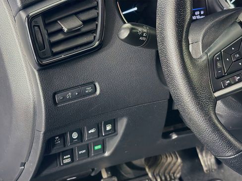 Used 2020 Nissan Rogue SV image 11