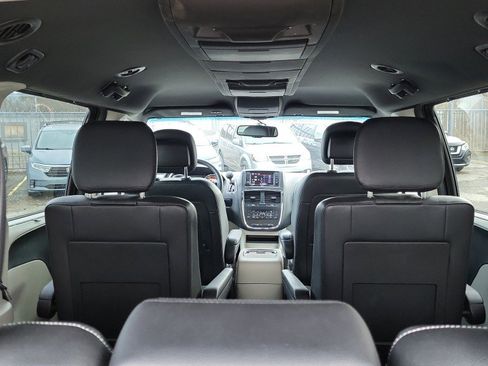 Used 2018 Dodge Grand Caravan SXT w/ Driver Convenience Group image 13