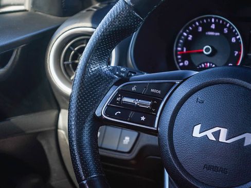 Used 2022 Kia Forte GT-Line image 17