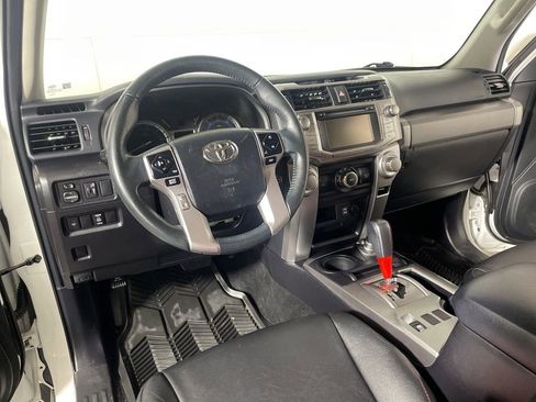 Used 2016 Toyota 4Runner SR5 AWD/4WD image 8