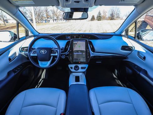 Used 2018 Toyota Prius Prime Premium image 2