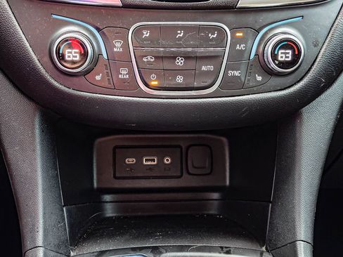 Used 2022 Chevrolet Equinox LT FWD image 17