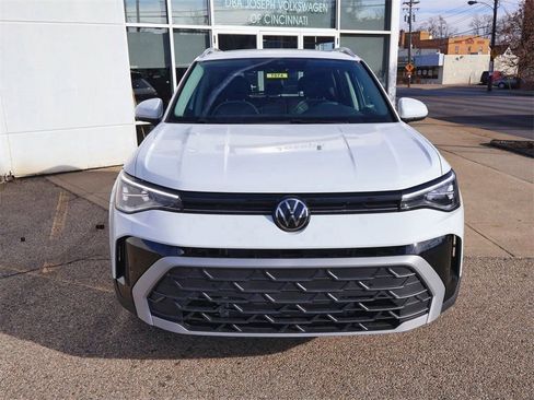 New 2026 Volkswagen Taos SE image 8