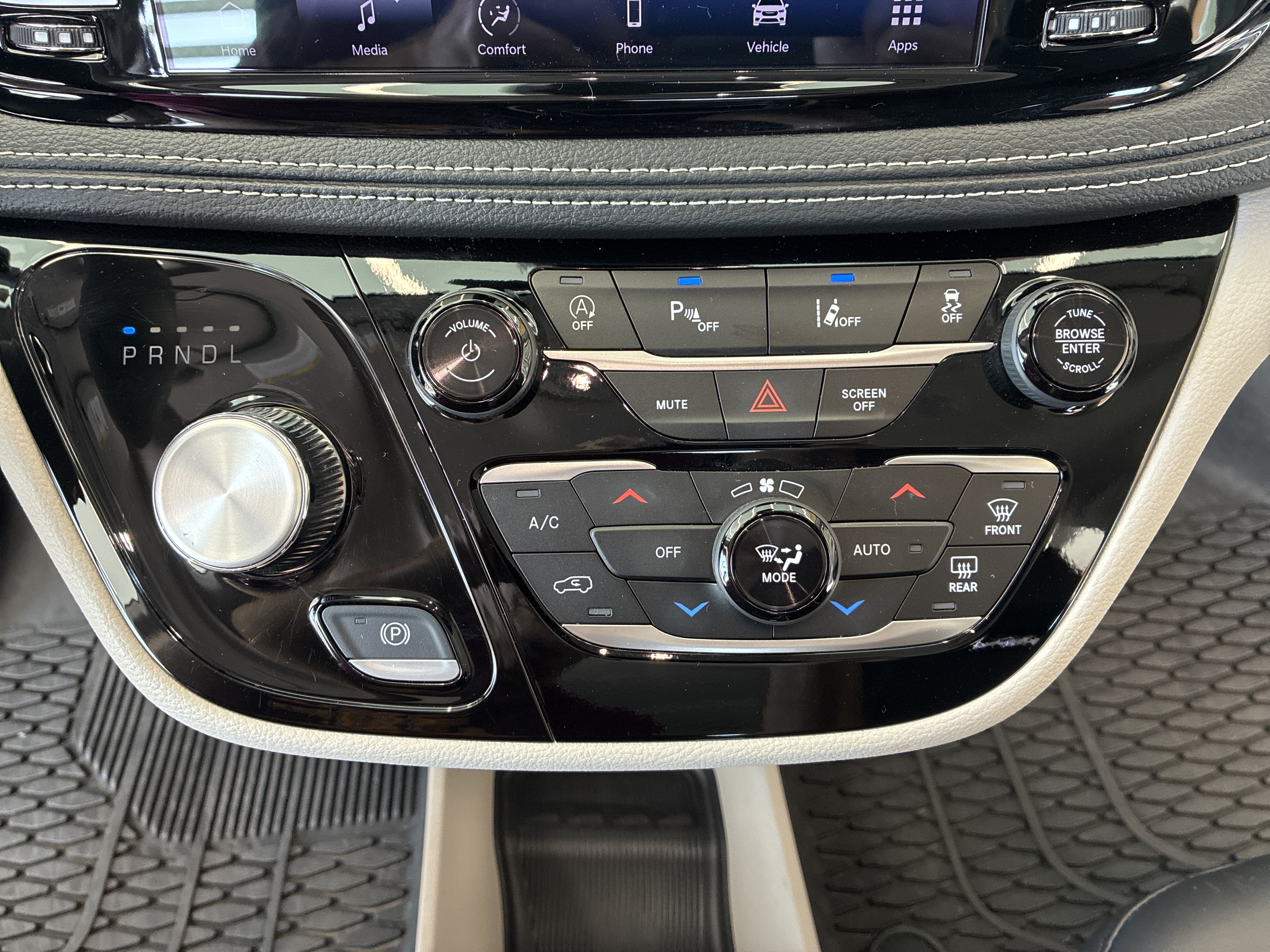Certified 2024 Chrysler Pacifica Touring-L w/ Road Tripper Package AWD/4WD image 26