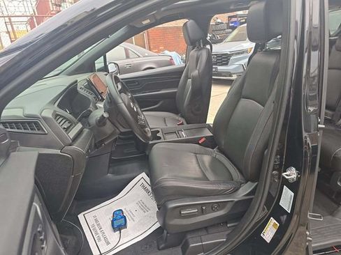 Used 2023 Honda Odyssey Sport image 3