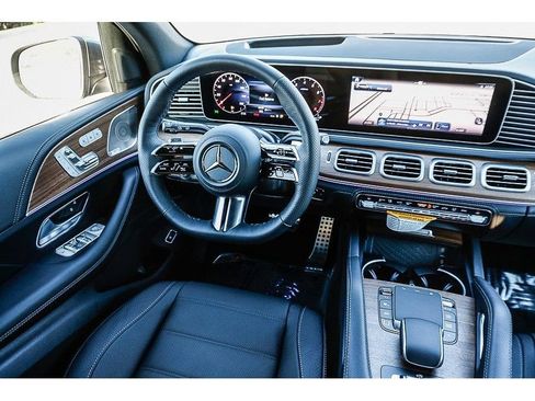 New 2026 Mercedes-Benz GLS 580 4MATIC image 14