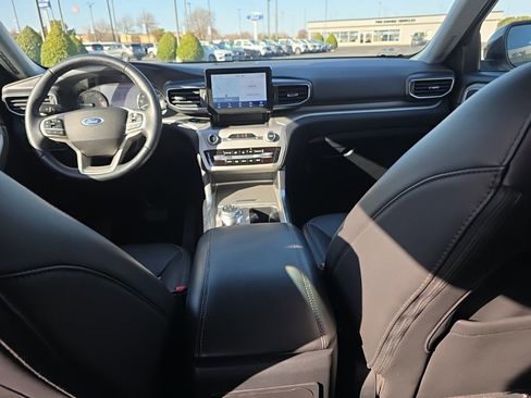 Used 2022 Ford Explorer XLT w/ Equipment Group 202A image 11