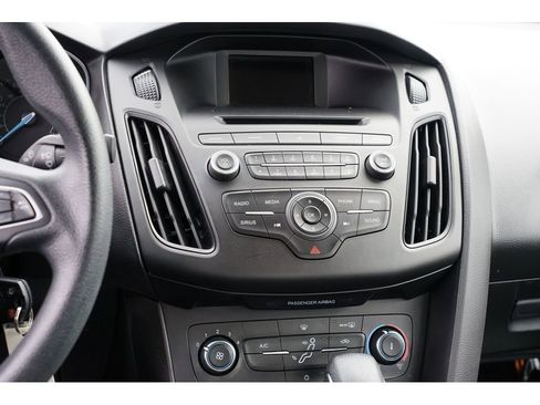 Used 2017 Ford Focus SE image 22