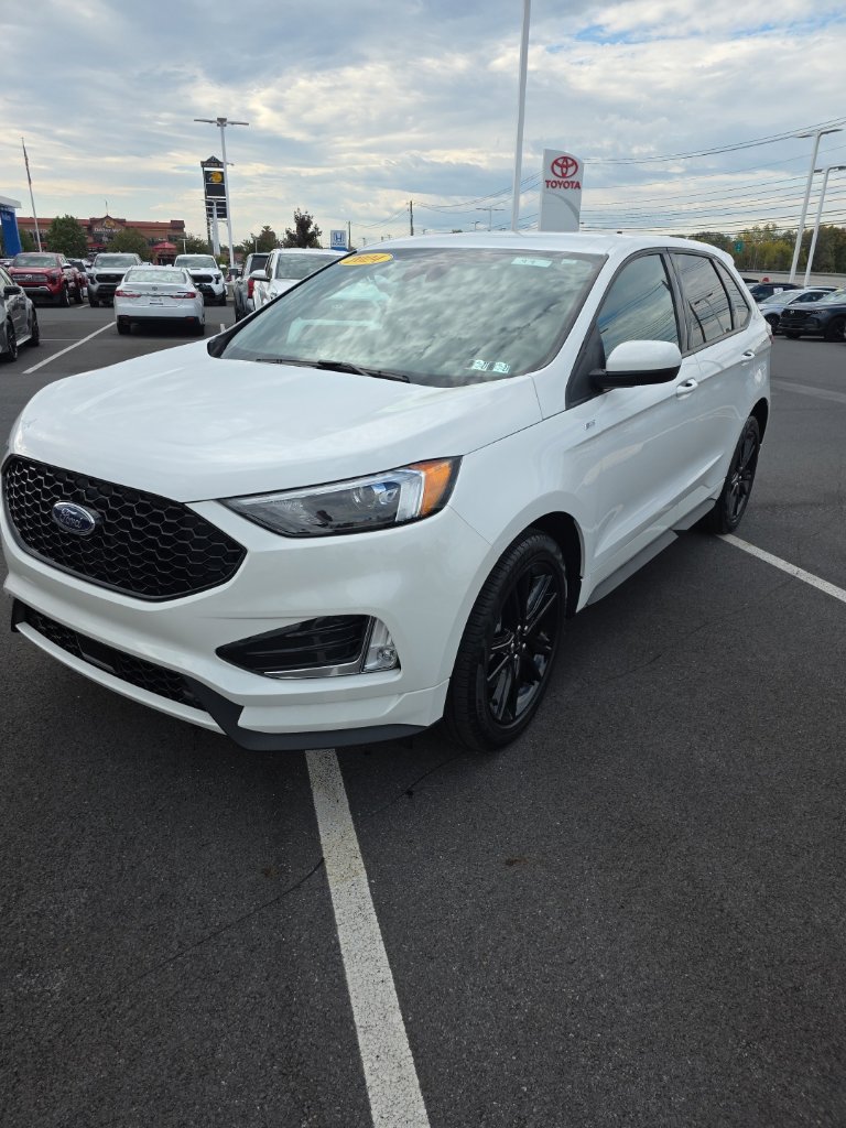 Used 2024 Ford Edge ST-Line w/ Class II Trailer Tow Package AWD/4WD image 2