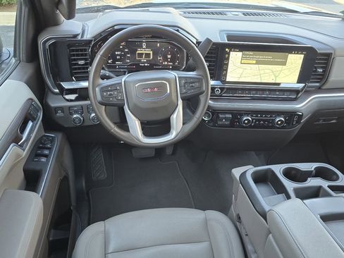Certified 2025 GMC Sierra 1500 SLT image 6