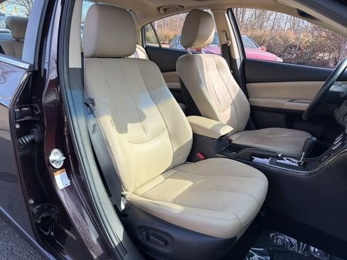 Used 2009 MAZDA MAZDA6 i Grand Touring w/ Moonroof & Bose Pkg FWD image 11