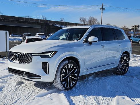 New 2026 Volvo XC90 B6 Plus w/ Protection Package image 3